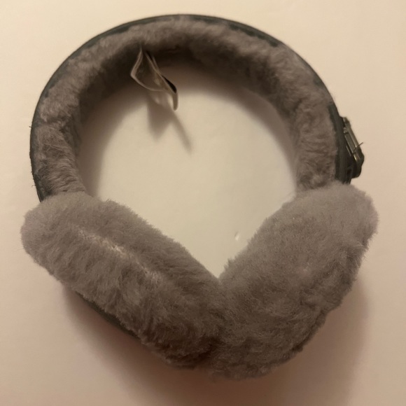 Ugg Gray Shearling Sheepskin Ear Warmers - Picture 1 of 4